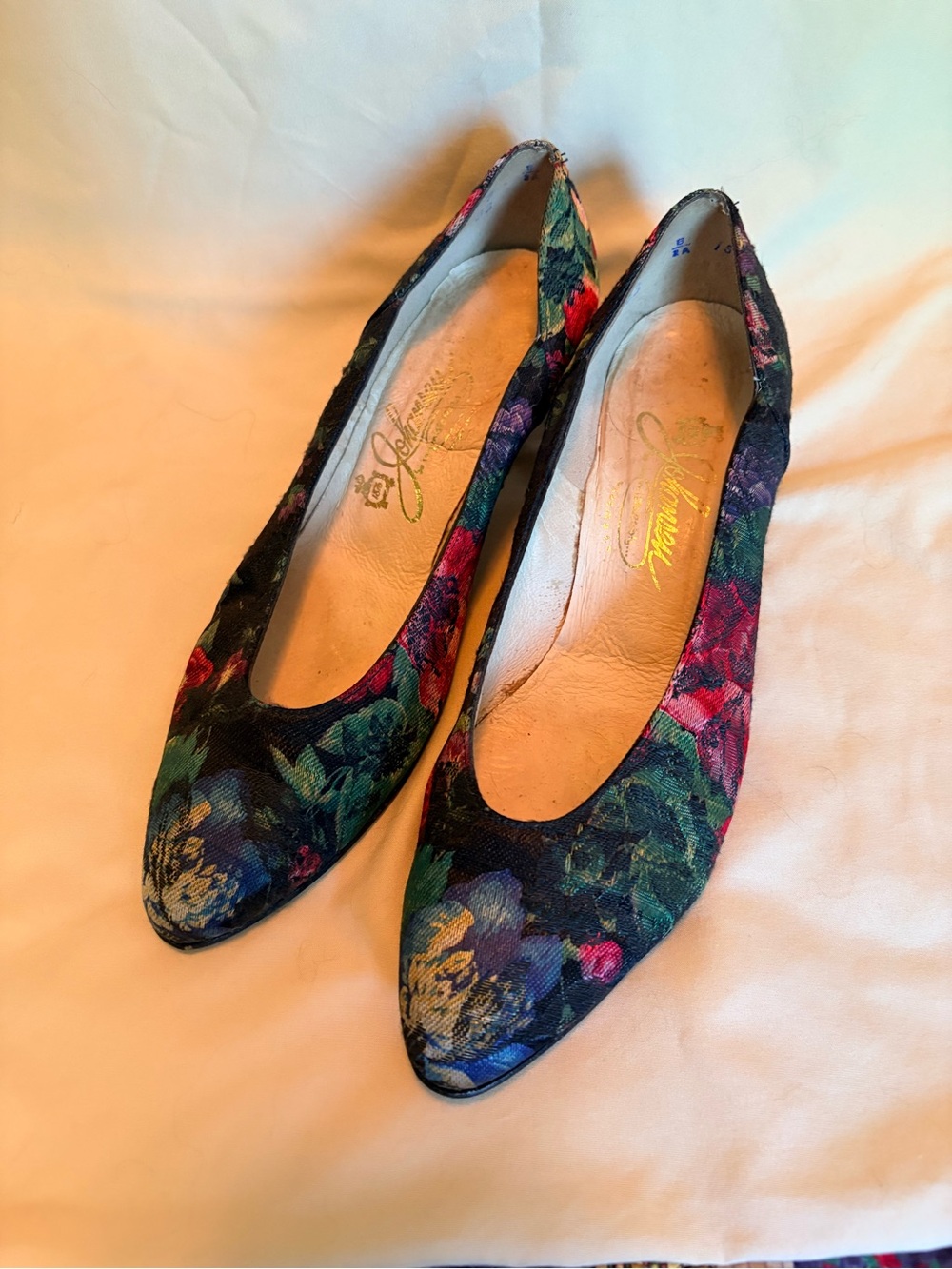Vintage Johansen Floral Tapestry Kitten-Heel Pumps, Size 7